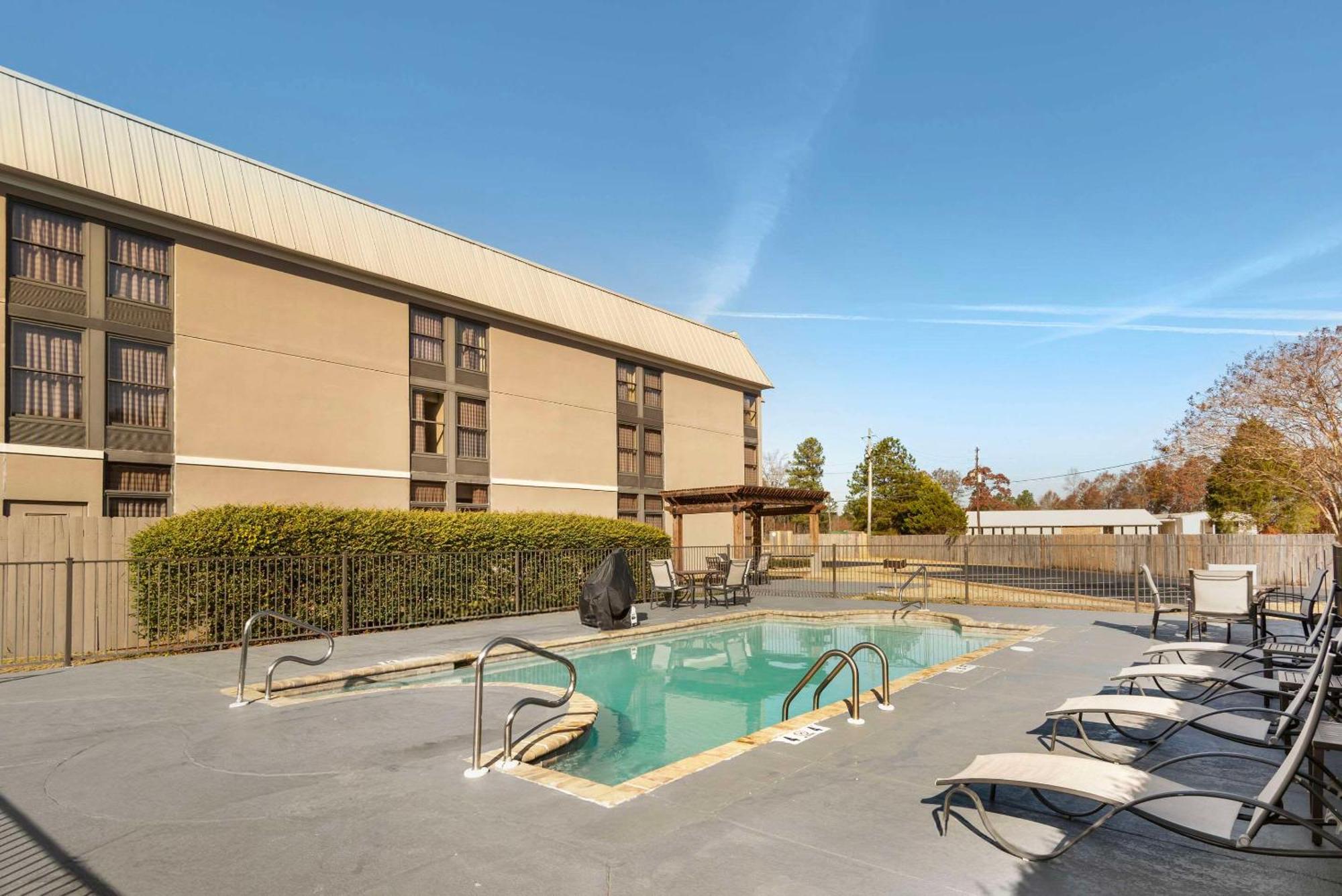 Quality Inn Valley - West Point Екстер'єр фото