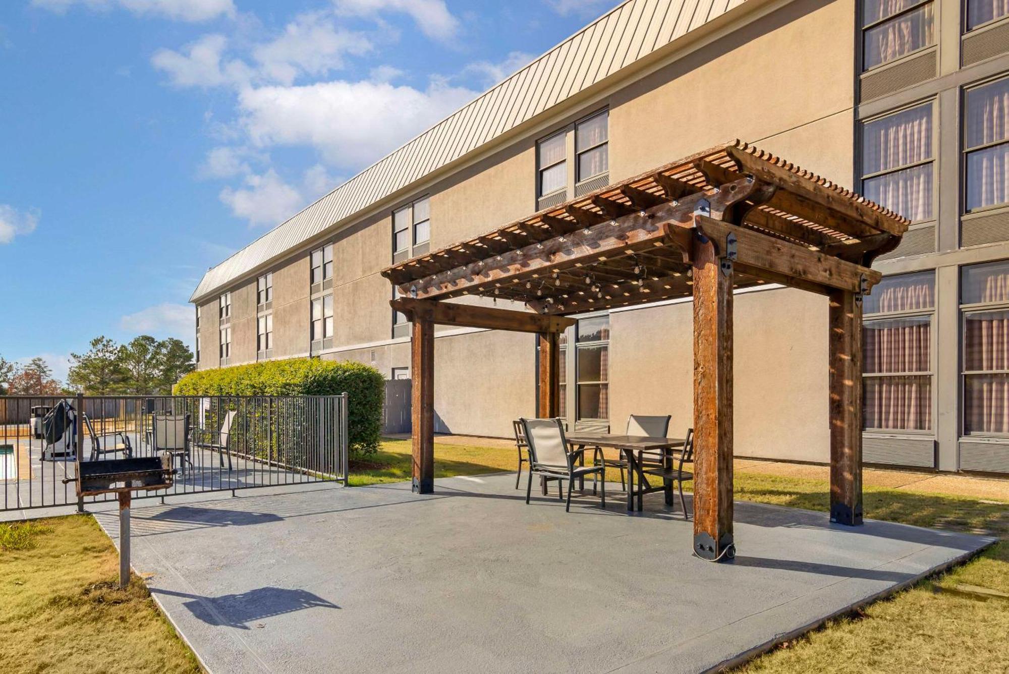 Quality Inn Valley - West Point Екстер'єр фото