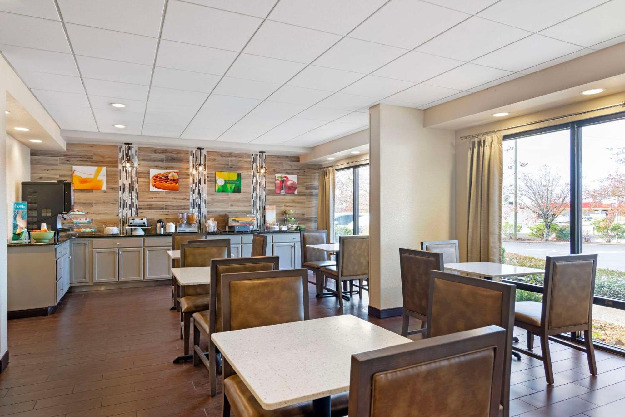 Quality Inn Valley - West Point Екстер'єр фото