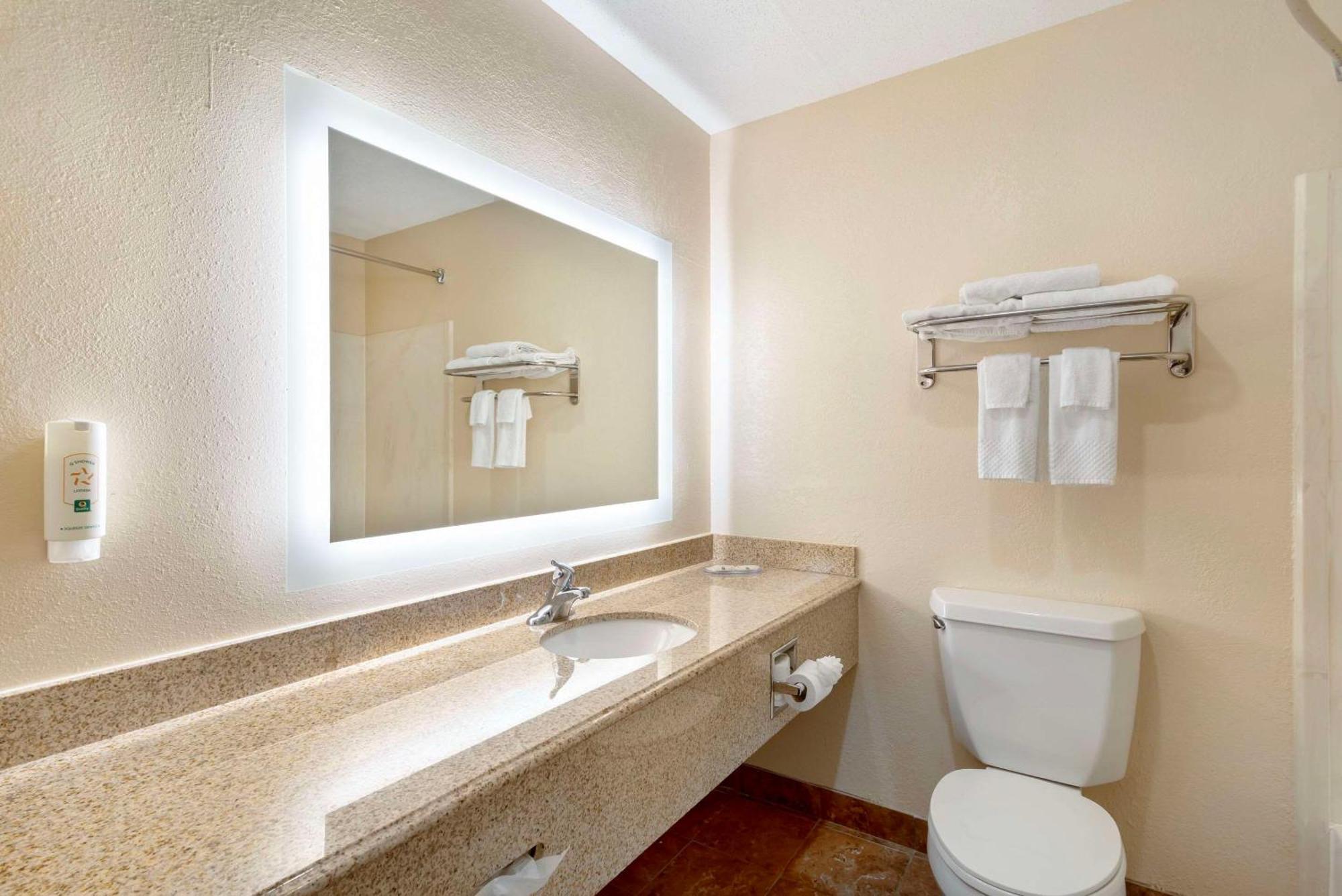 Quality Inn Valley - West Point Екстер'єр фото