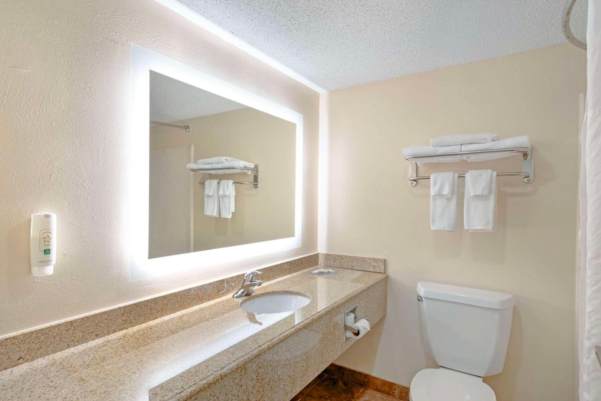 Quality Inn Valley - West Point Екстер'єр фото