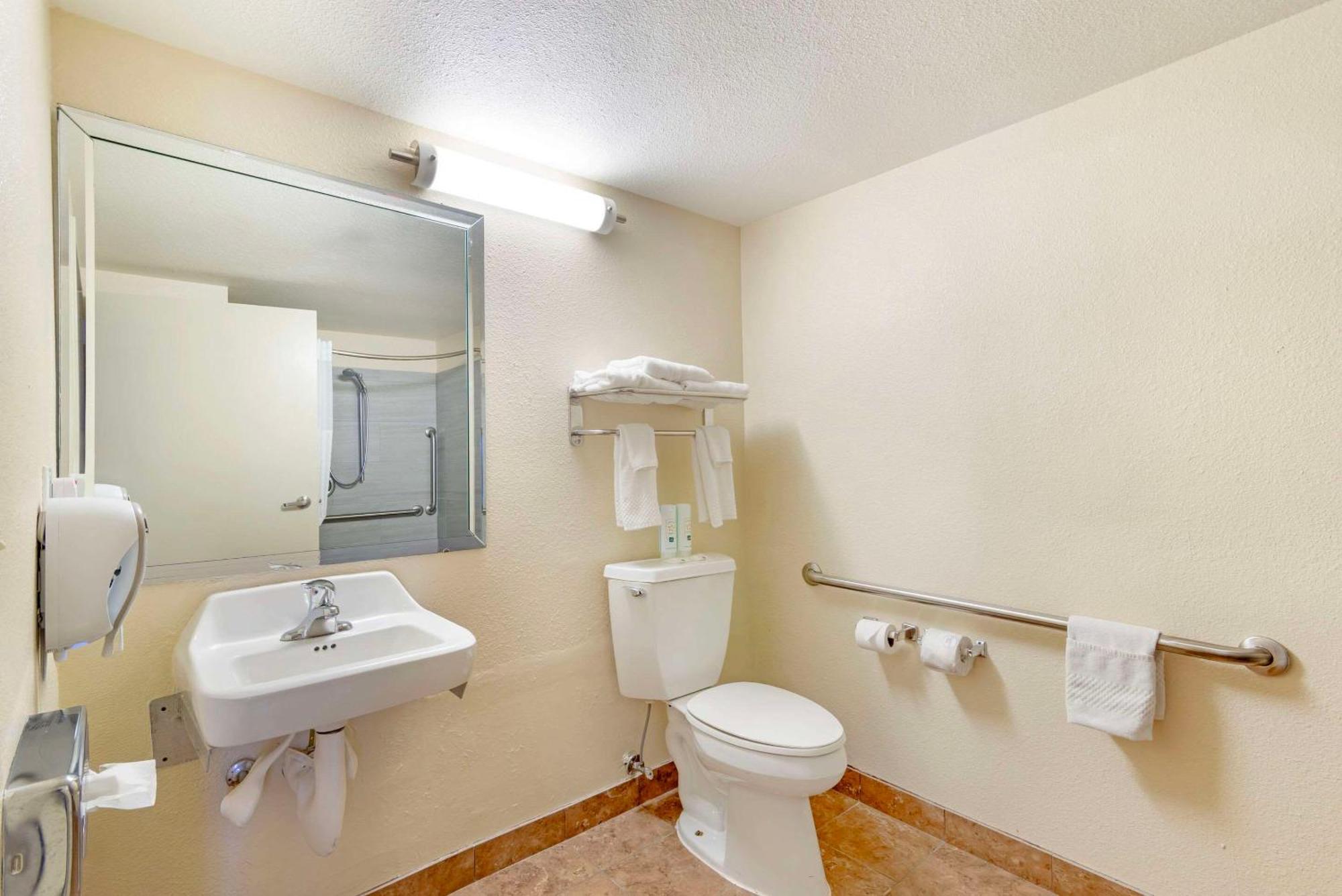 Quality Inn Valley - West Point Екстер'єр фото