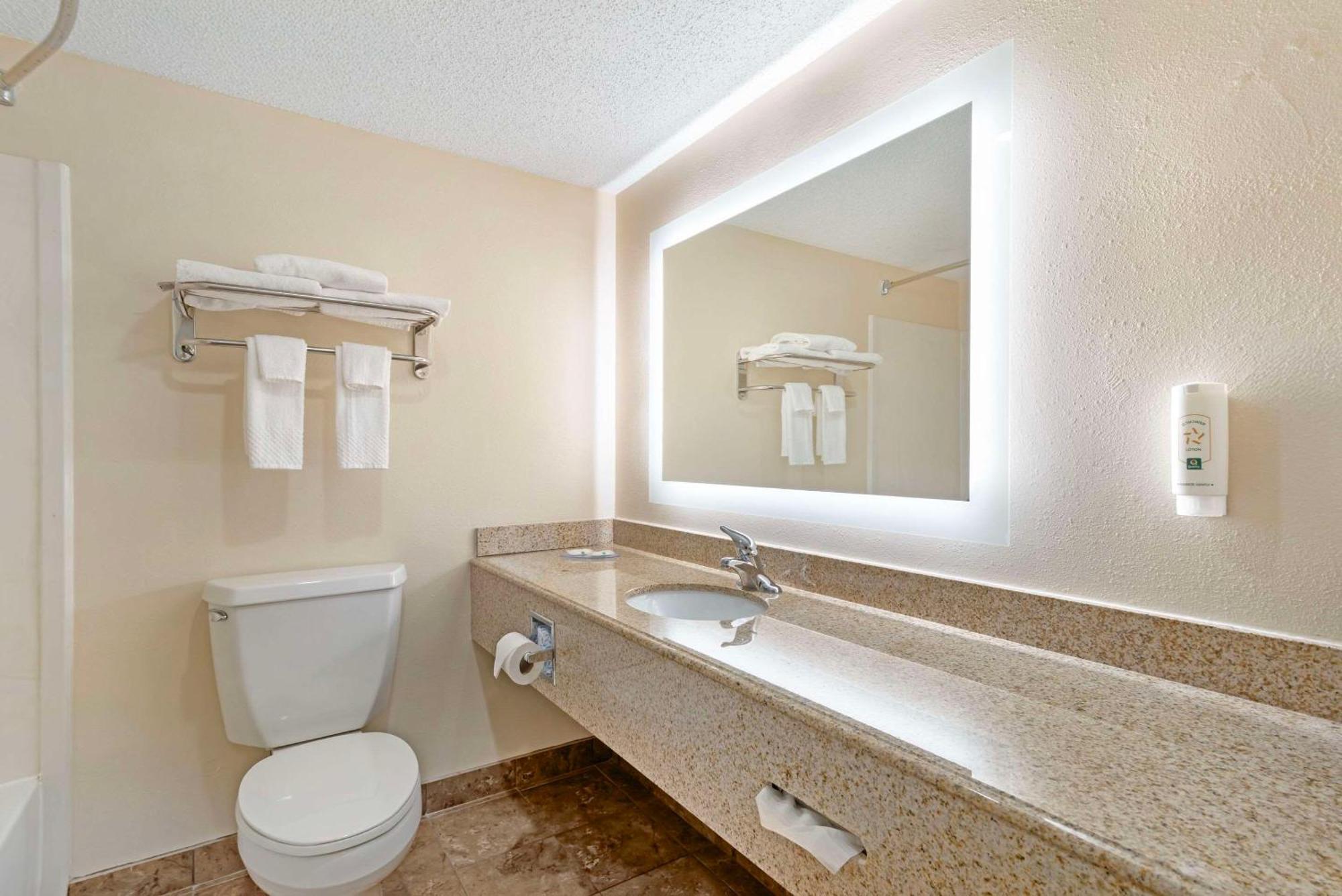 Quality Inn Valley - West Point Екстер'єр фото
