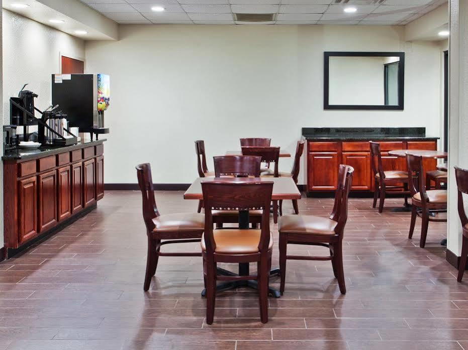 Quality Inn Valley - West Point Екстер'єр фото